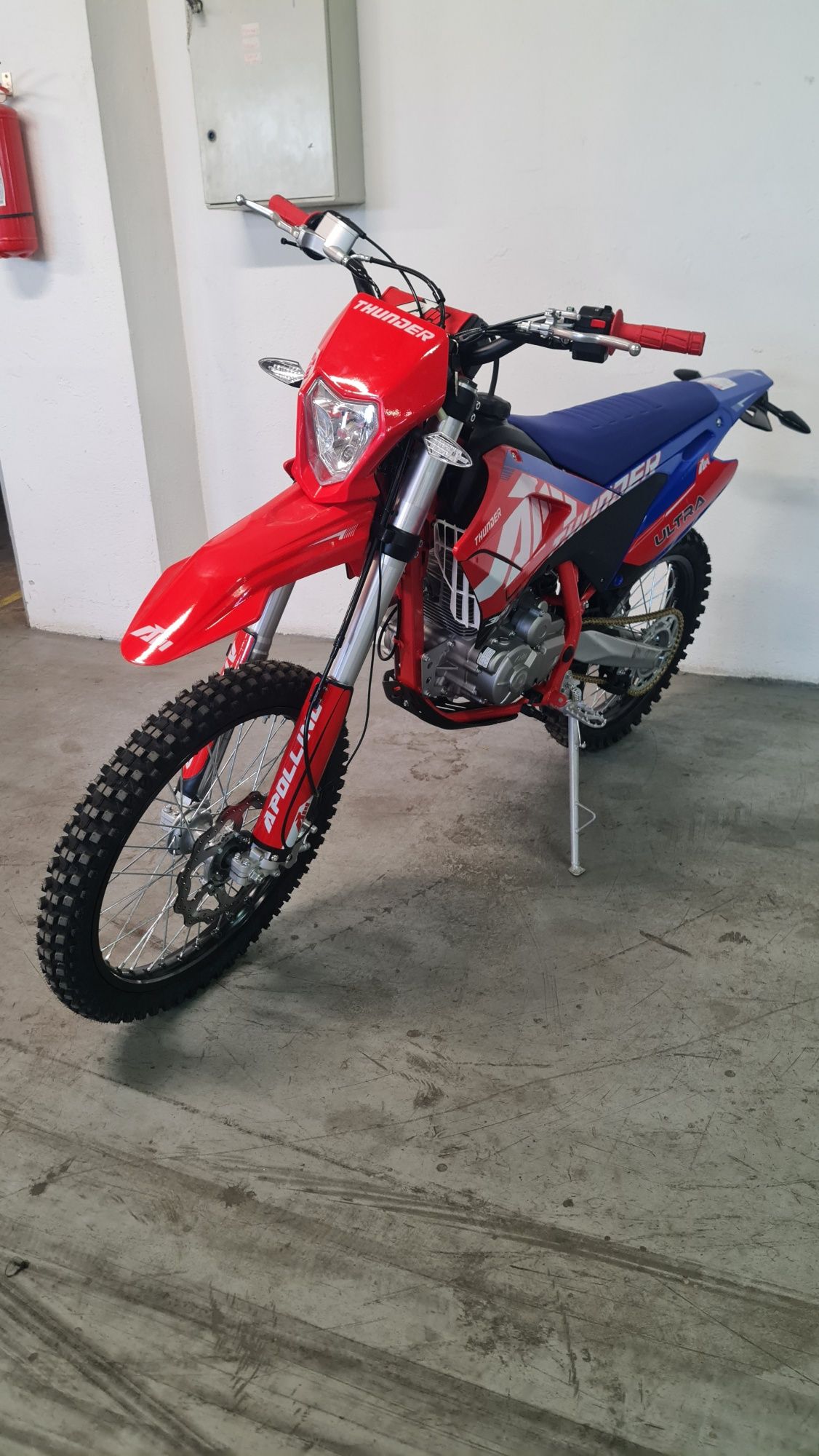 Motocross Ultra Apollo Thunder 300cc E-Start 21/18 Nou din Germania