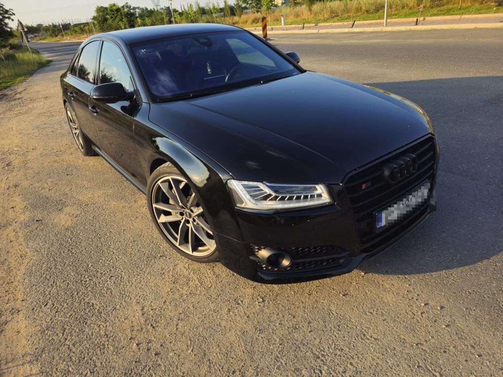 Audi S8 Plus Carbon Ceramic Alcantara
