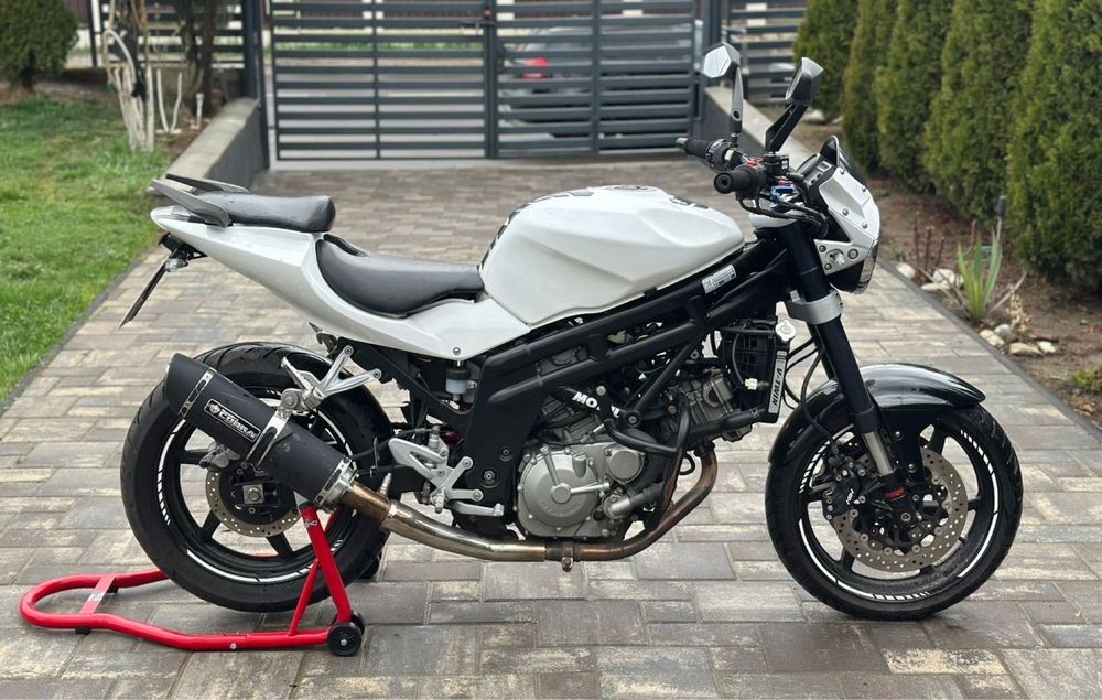 Hyosung GT 650 Naked limitat cat. A2 ( suzuki sv / honda hornet )